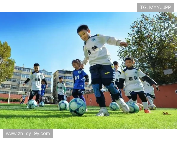 全面解析足球腾空动作要领与身体协调性的训练技巧